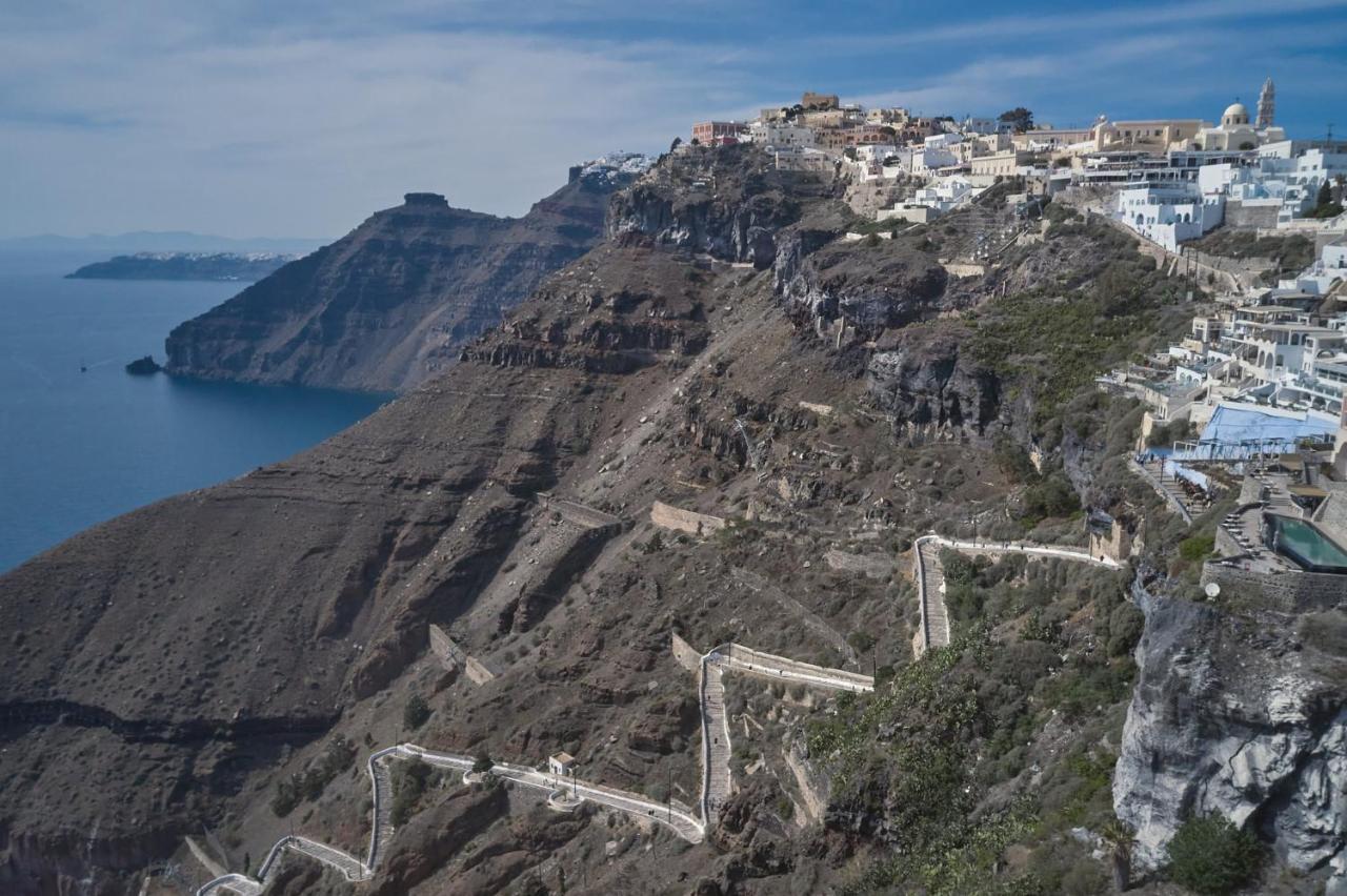 Amphitheater Cave Houses Fira  Eksteriør billede